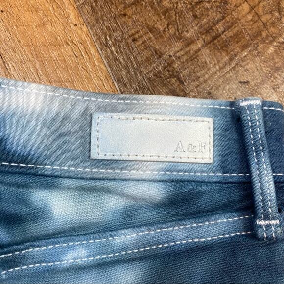 A&F Harper Low Rise Super Skinny Distressed Tie Dye Jean Shorts Size 24 / 00 - Picture 3 of 6